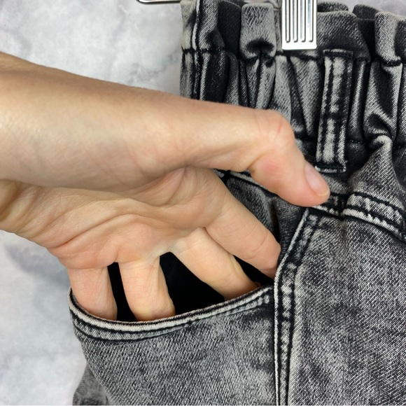 Blank NYC Paperbag Shorts - Picture 3 of 9